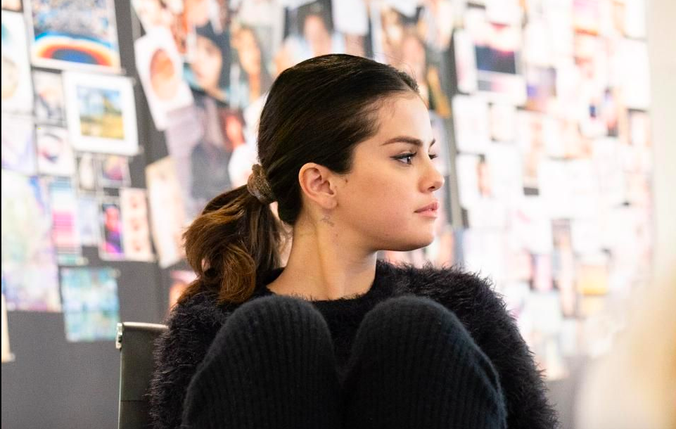 Selena Gomez revela la fecha de lanzamiento de 'Rare Beauty'