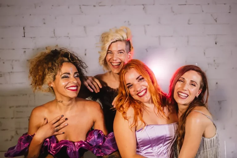 ADELYNE: la girlband de flitter-punk que revoluciona Barcelona