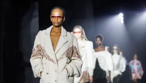Moda sin límites en la 080 Barcelona Fashion: una segunda jornada llena de audacia y espectáculo