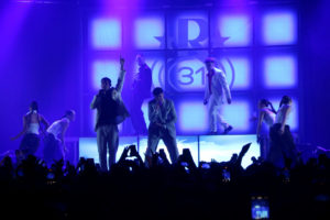 ‘R31’ enciende la frecuencia urbana: 31Fam convierte Razzmatazz en su propia emisora de radio