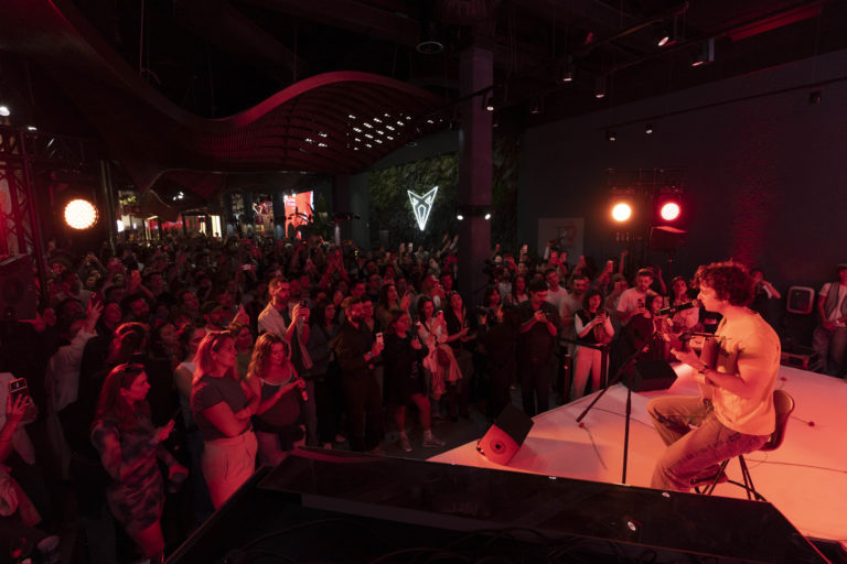 Guitarricadelafuente presenta en primicia mundial Spanish Leather en CUPRA City Garage Madrid