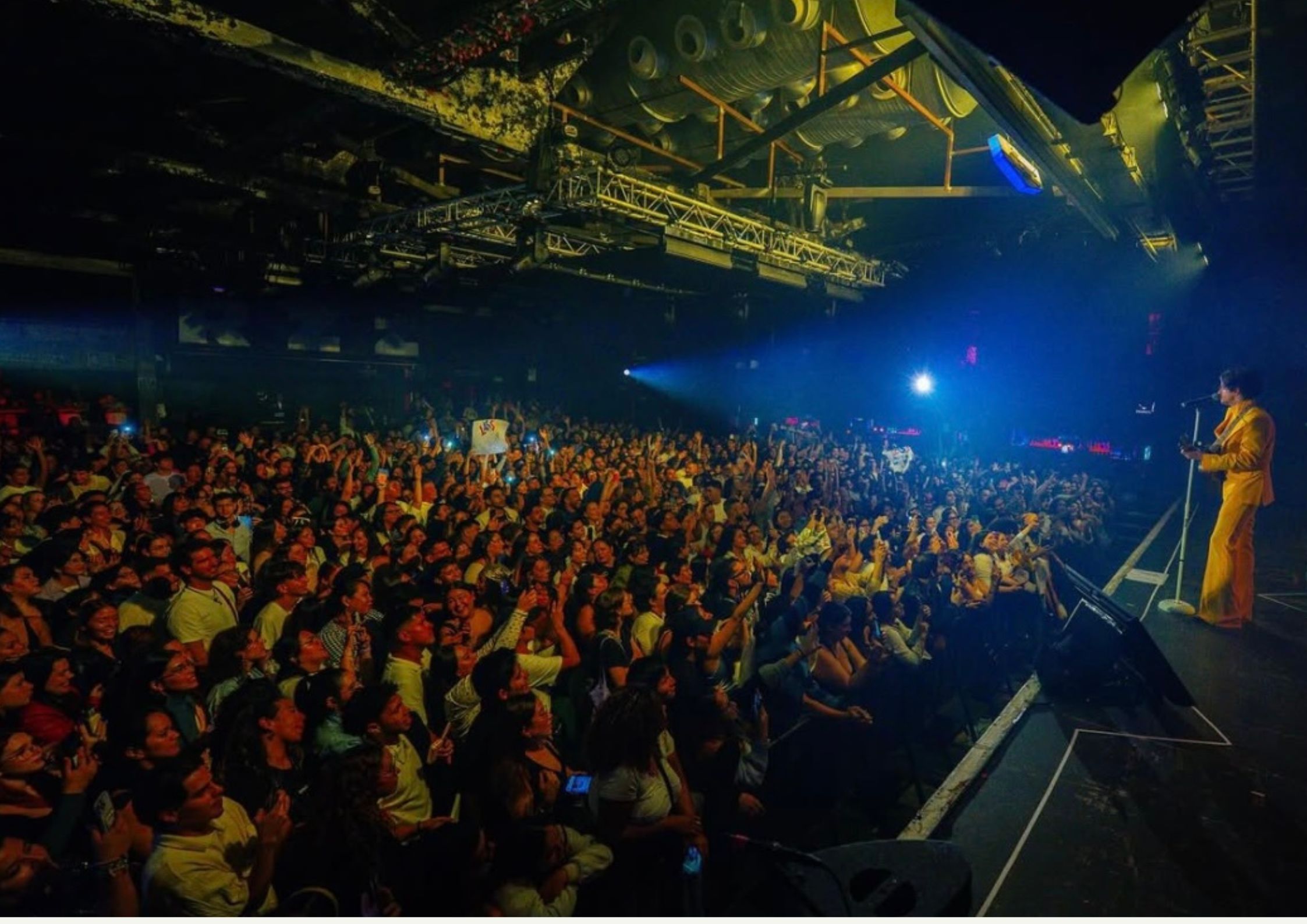 Fotografía Promocional Del "Malcriado World Tour" Del Ecuatoriano Lasso / Fuente @lassomusica (Instagram).