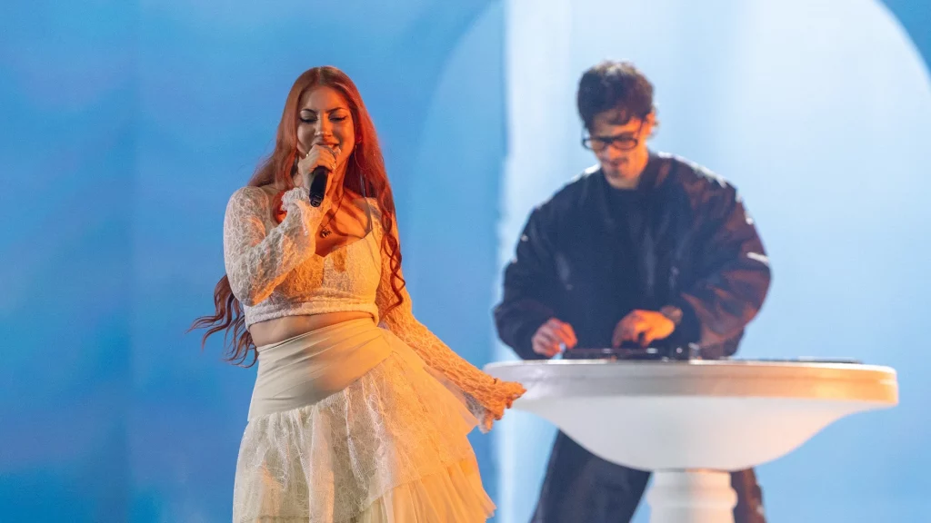 Fiebre y emoción en Benidorm: la noche en que “T Amaré” se convirtió en himno