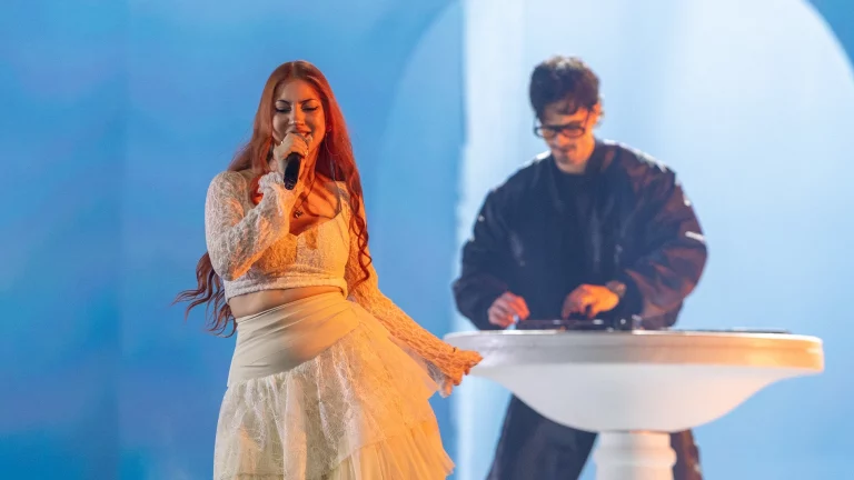 Fiebre y emoción en Benidorm: la noche en que “T Amaré” se convirtió en himno