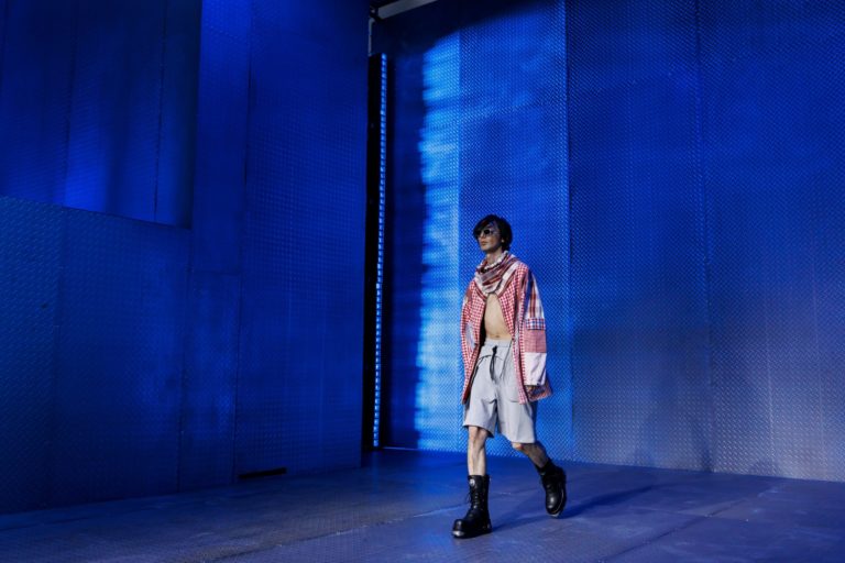 La belleza de lo roto marca el universo de Carrieri en la 080 Barcelona Fashion