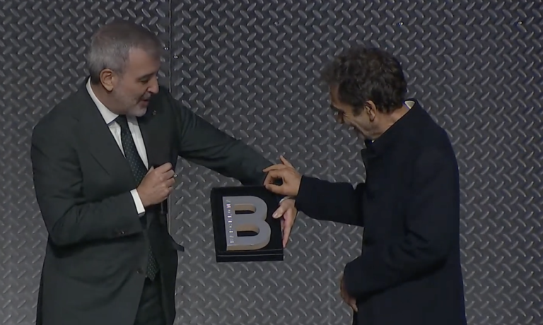 080 Barcelona Fashion rinde homenaje a Adolfo Domínguez por su 50 aniversario