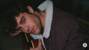 Una foto del instagram de Ignacio Serrano con una guitarra
