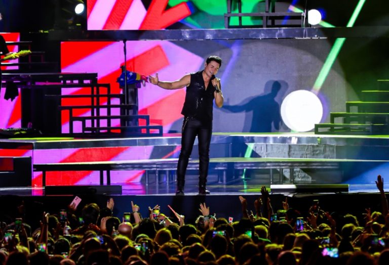Una bachata contra el tiempo: Chayanne conquista Barcelona