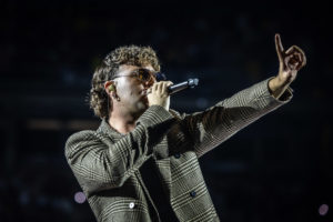Quevedo incendia el Palau Sant Jordi con un show de tres actos