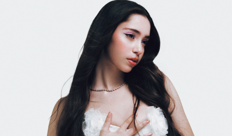 Judit Garuz presenta ‘Caoba’, una canción que nos hace flotar en el cielo del amor