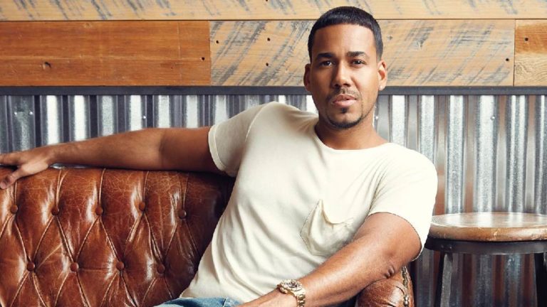 Romeo Santos rompe Halloween anunciando nuevo álbum disfrazado de Ace Ventura