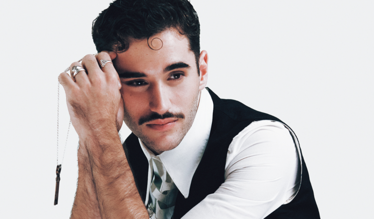 Carlos Fustel desentierra la memoria familiar en ‘La Más Honesta’