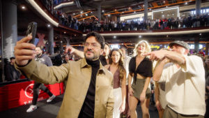 Luis Fonsi irrumpe por sorpresa en X-Madrid y desata la locura con ‘Cambiaré