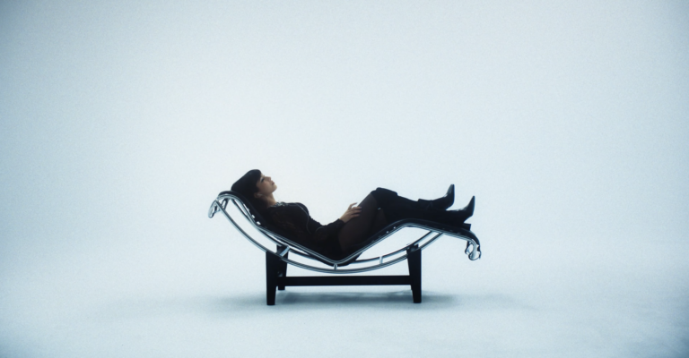 Melani inocula su nueva era con “Scorpion”: pop, discurso y un veneno que despierta