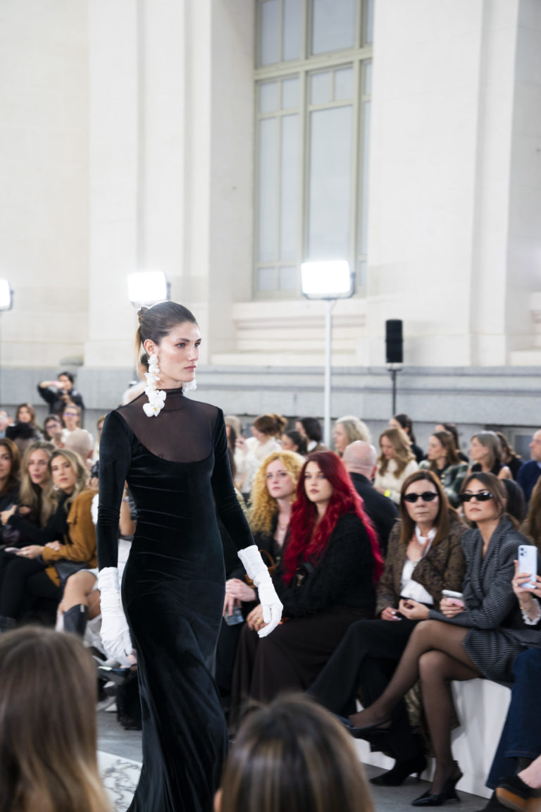 Claro Couture eleva la elegancia serena en la Mercedes-Benz Fashion Week Madrid