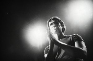 La melancolía en ‘Mi’ mayor: pablopablo convierte la Sala Apolo en un refugio emocional