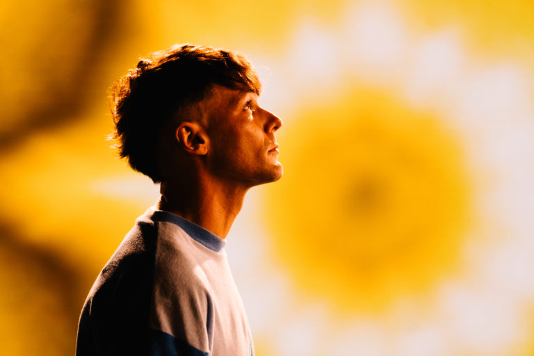 Louis Tomlinson consolida su nueva etapa en el Palau Sant Jordi