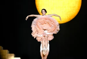 Rosalía convierte Madrid en el epicentro de su universo escénico con la llegada del LUX Tour